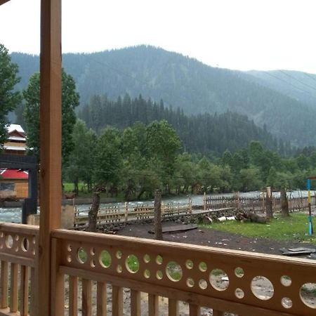 Riverbank Hotel Taobut Neelum Valley Azad Kashmir Taobat 外观 照片