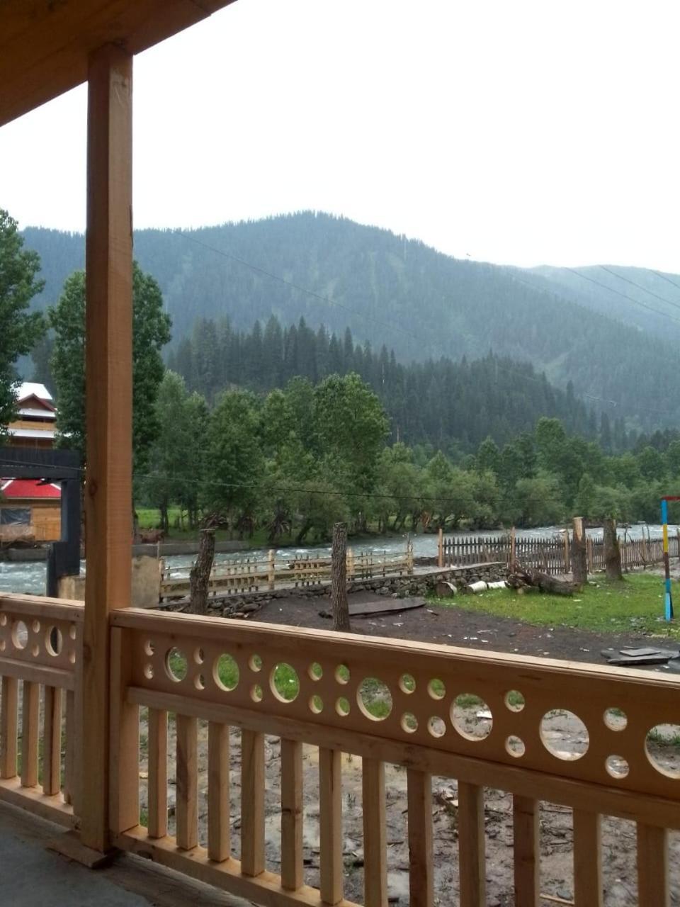 Riverbank Hotel Taobut Neelum Valley Azad Kashmir Taobat 外观 照片